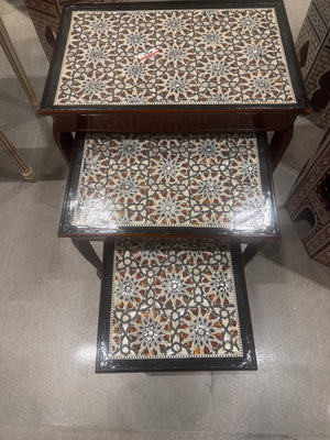 Nest table set