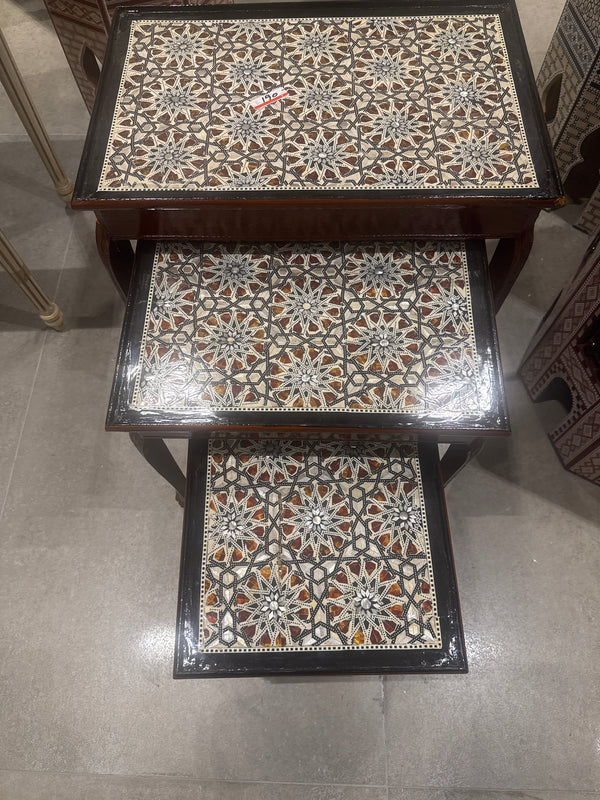 Nest table set